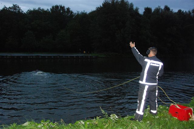 2008/261/Kopie van 20080905a 005 Auto te water Nieuwemeerdijk.jpg